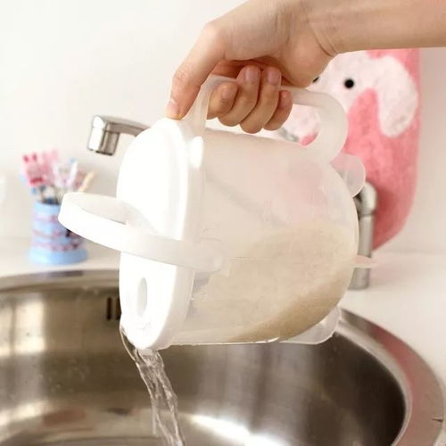 正在廚房做飯的時(shí)候,有人從背后抱住你,你會(huì)不會(huì)給他一鏟子